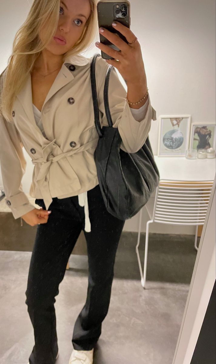 Kara kurzer Trenchcoat mit Stehkragen