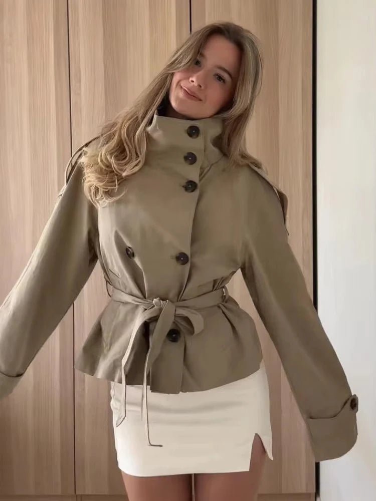 Kara kurzer Trenchcoat mit Stehkragen