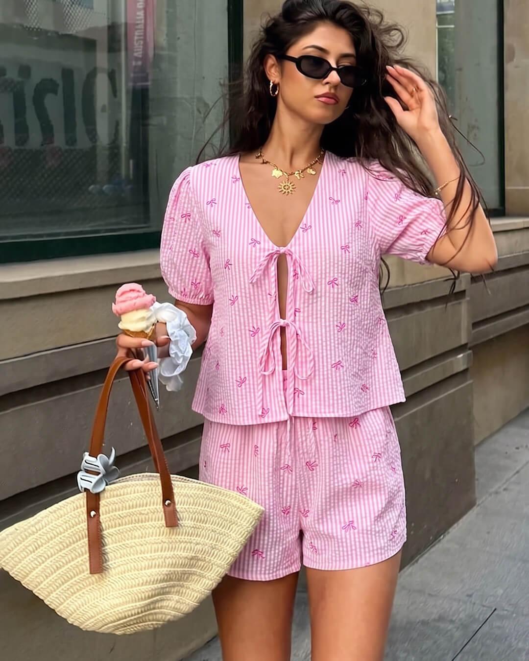 Kate gestreiftes Zweiteiler-Shorts-Set mit Bindung vorn