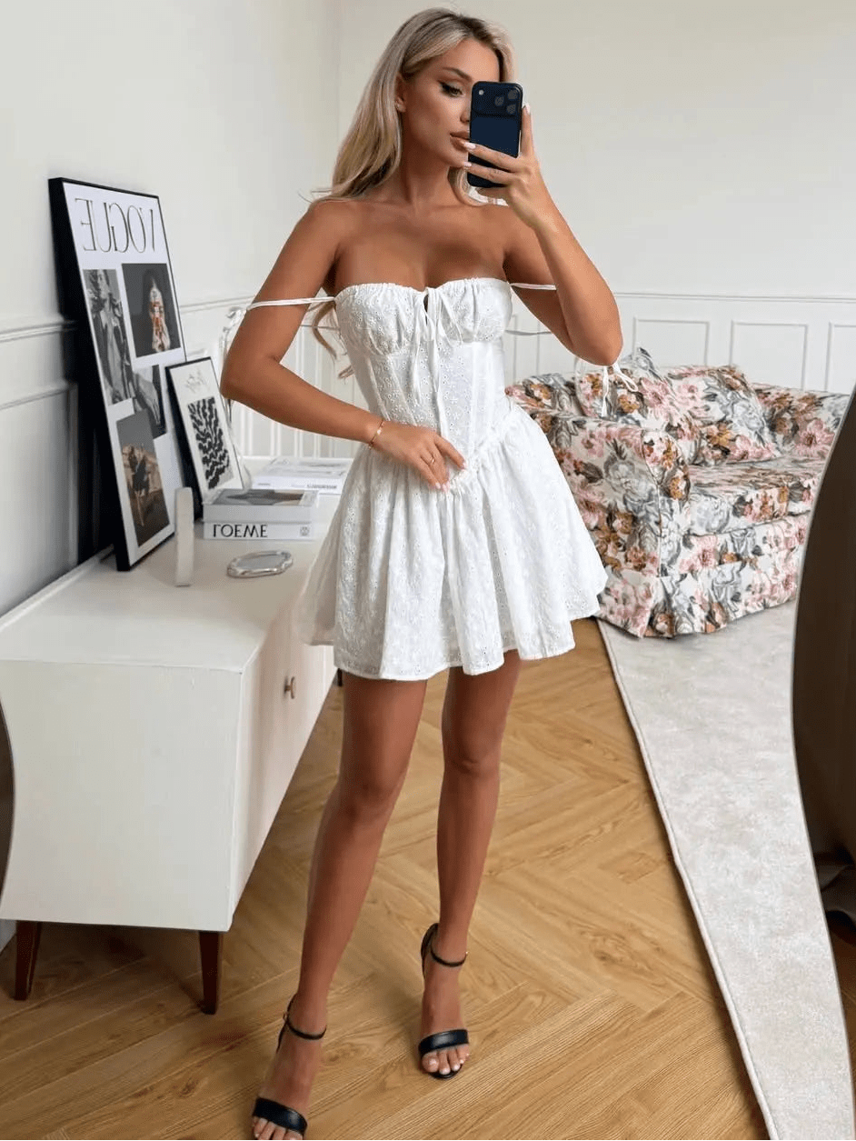 Katie besticktes Minikleid mit Cut-outs