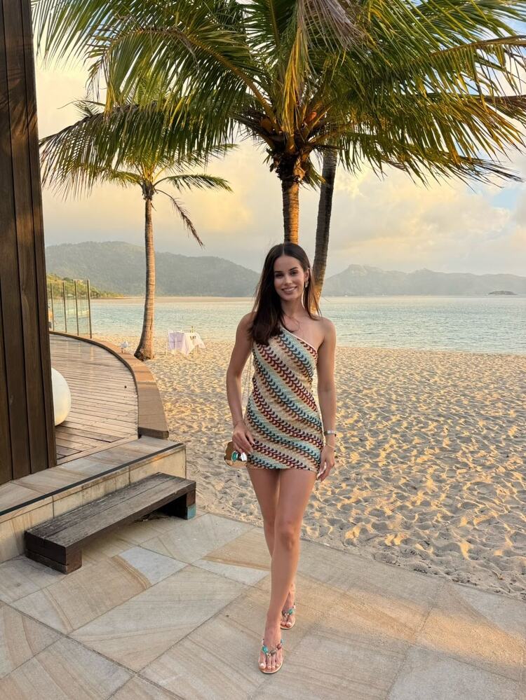 Katrin Schulterfreies Strick-Minikleid