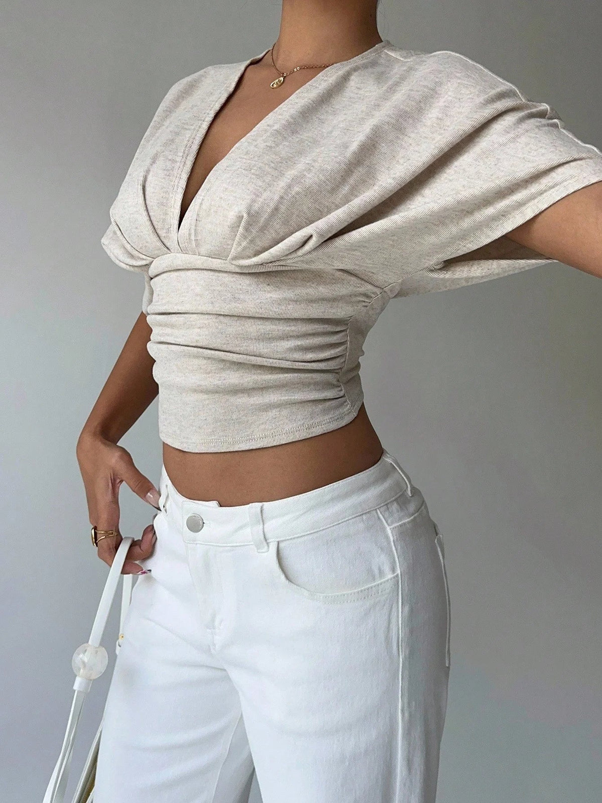 Kendra taillierte Bluse mit tiefem Ausschnitt