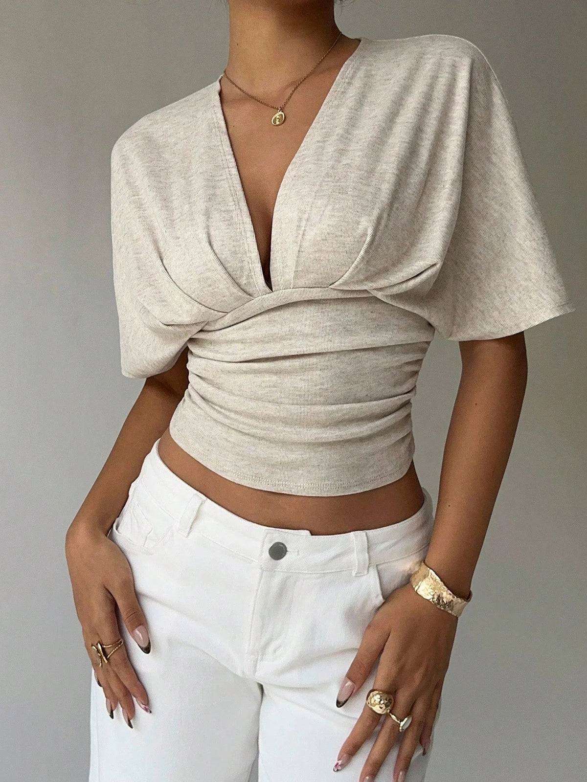 Kendra taillierte Bluse mit tiefem Ausschnitt