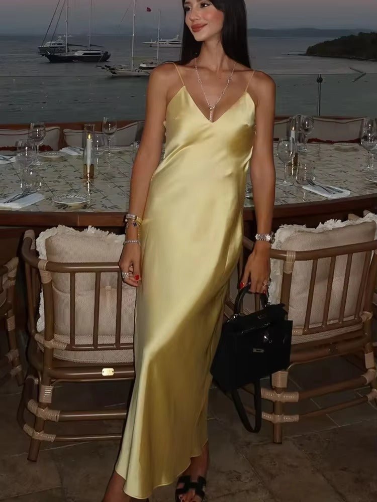 Kirra Rückenfreies Maxikleid aus Satin