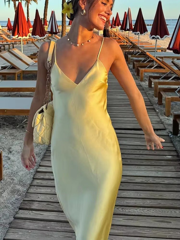 Kirra Rückenfreies Maxikleid aus Satin