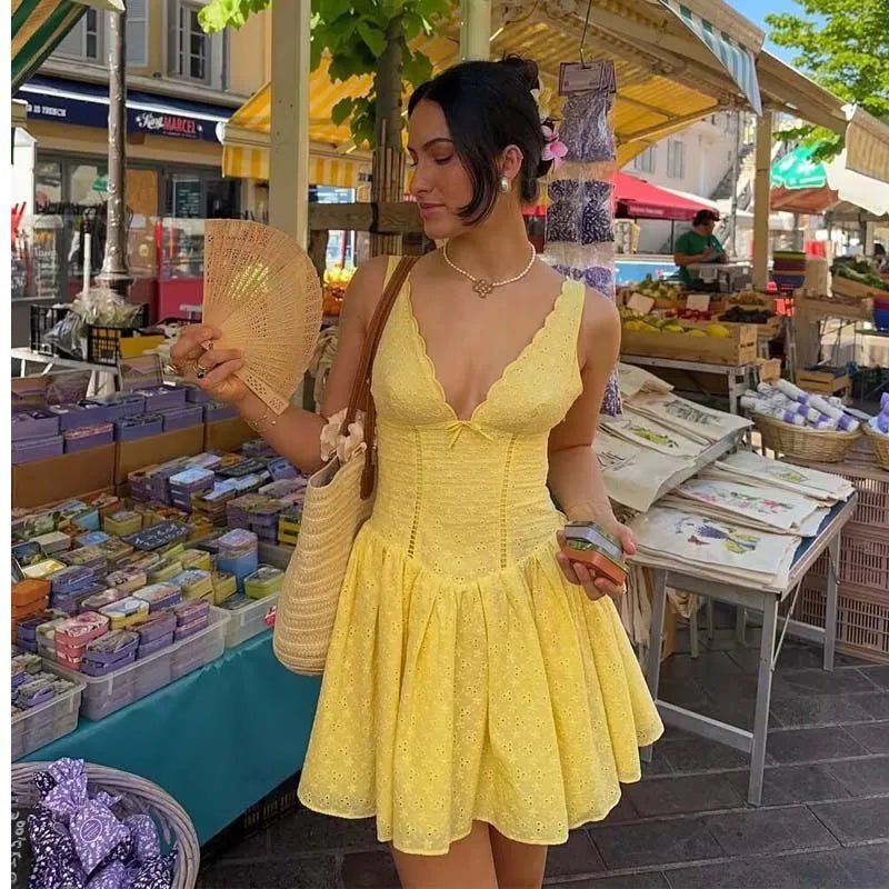 Kirsten Minikleid mit tiefem Ausschnitt