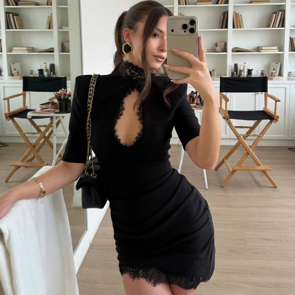 Spitzenkleid mit Cut-outs II