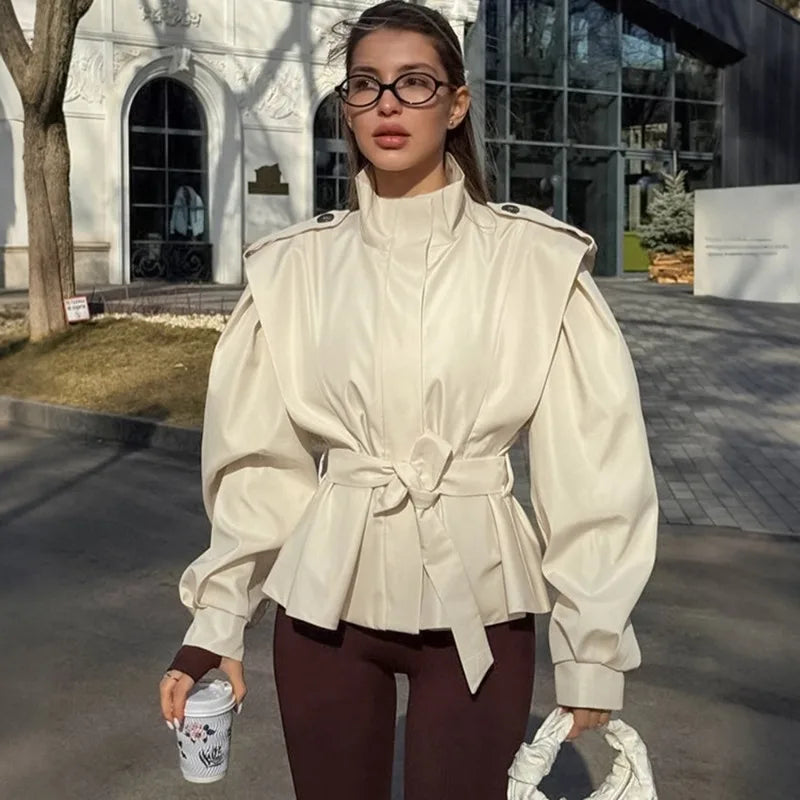 Trenchcoat mit Spitzenrevers und Schnürung