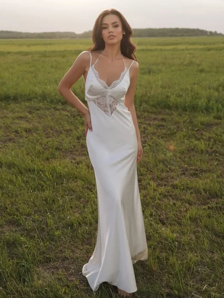 Rückenfreies Spitzen-Maxikleid mit V-Ausschnitt und Schnürung