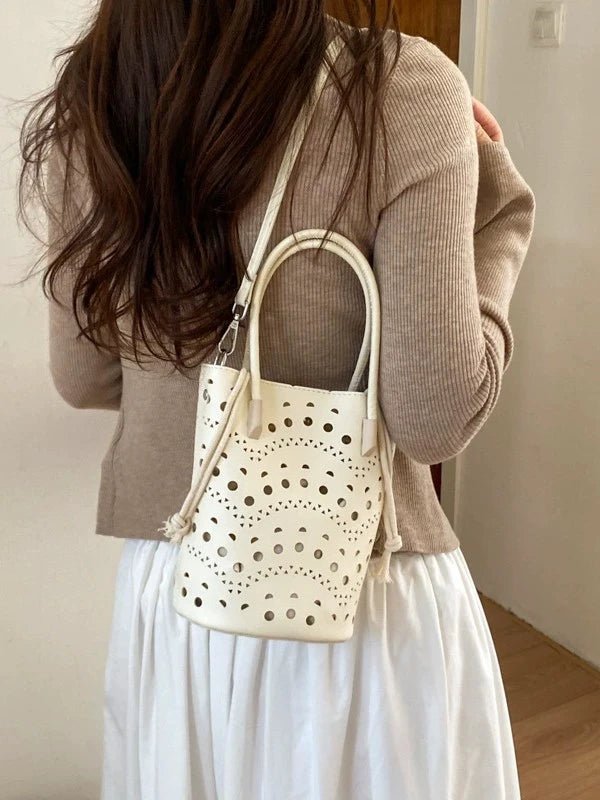 Lara Bucket-Bag mit Cut-outs