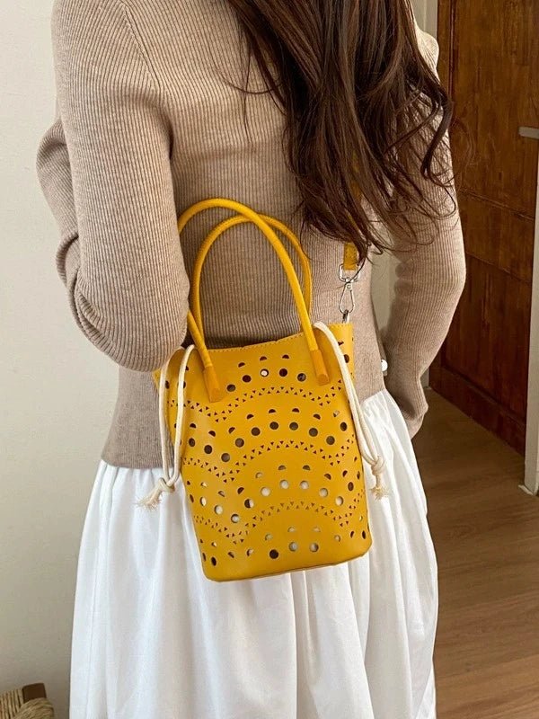 Lara Bucket-Bag mit Cut-outs