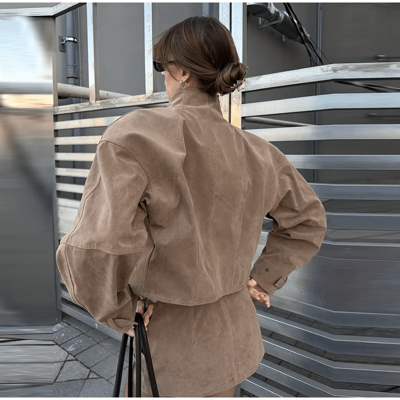 Lara Set aus Cropped-Mantel aus Veloursleder und Minirock