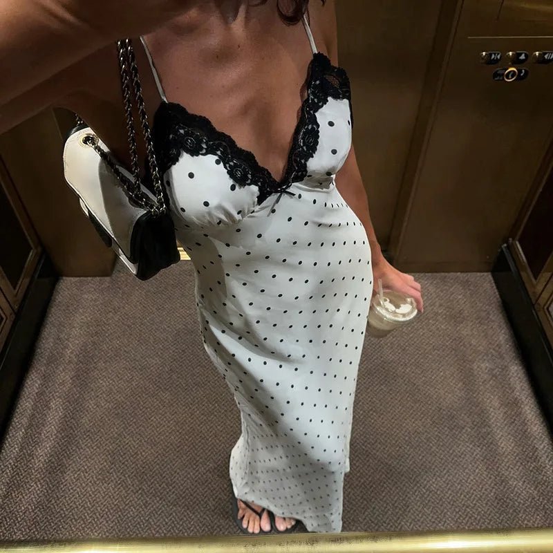 Laura Kleid mit Spitzenbesatz und Punkten