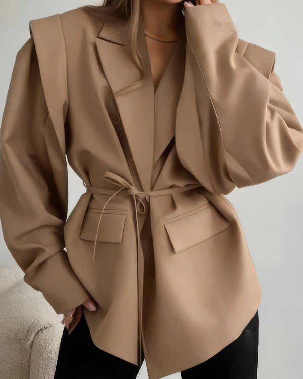 Leandra Blazer mit weitem Ärmeldesign und Gürtel