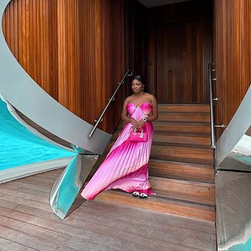 Lena strukturiertes plissiertes Maxikleid mit Ombré-Effekt