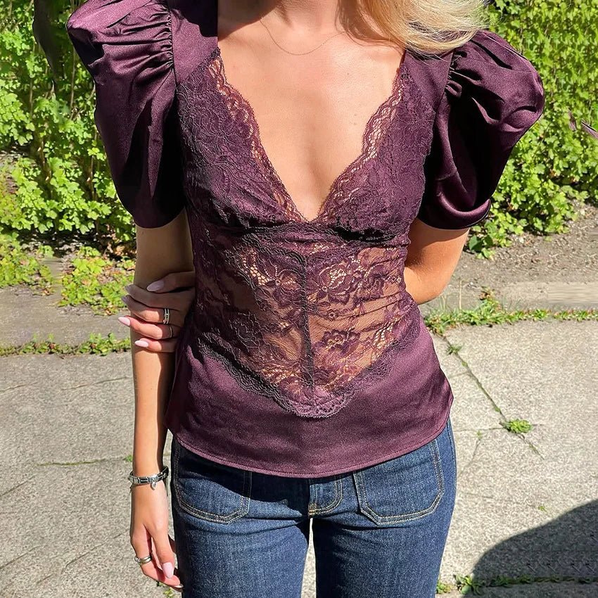 Lily Spitzentop mit tiefem Ausschnitt