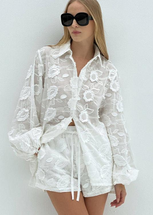 Lily Transparentes besticktes Hemd- und High-Waist-Shorts-Set