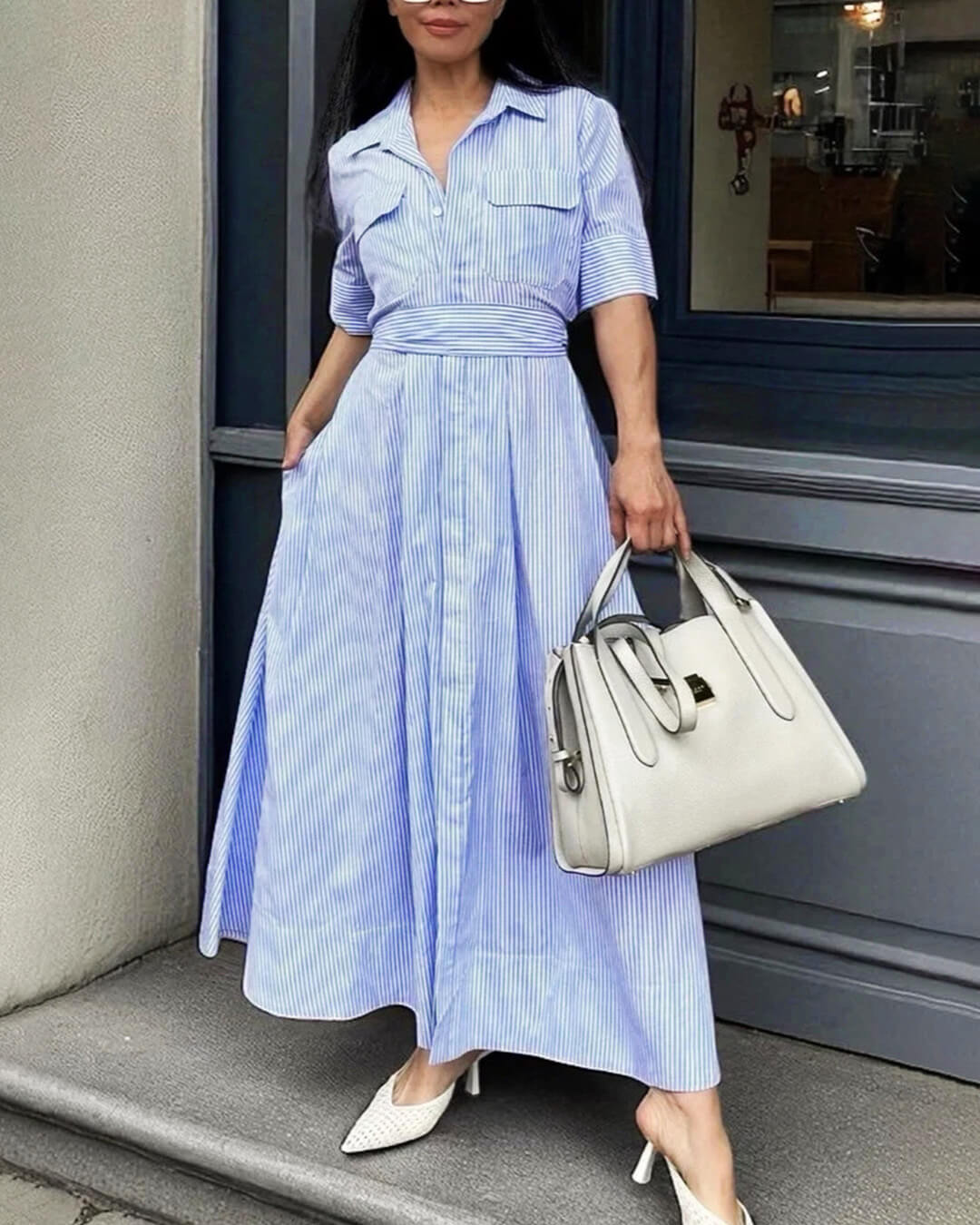 Liv gestreiftes Maxikleid mit Schnürkragen