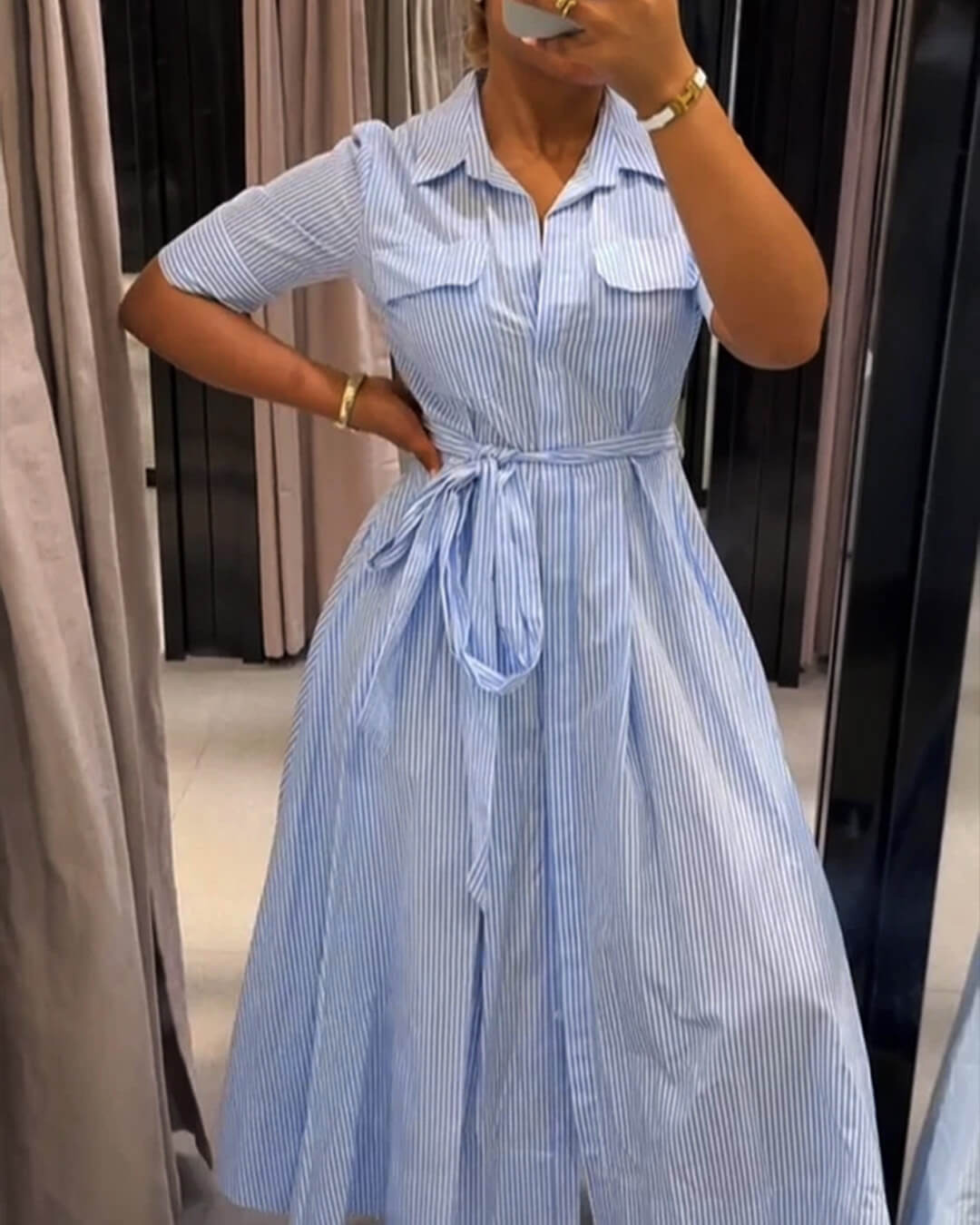Liv gestreiftes Maxikleid mit Schnürkragen