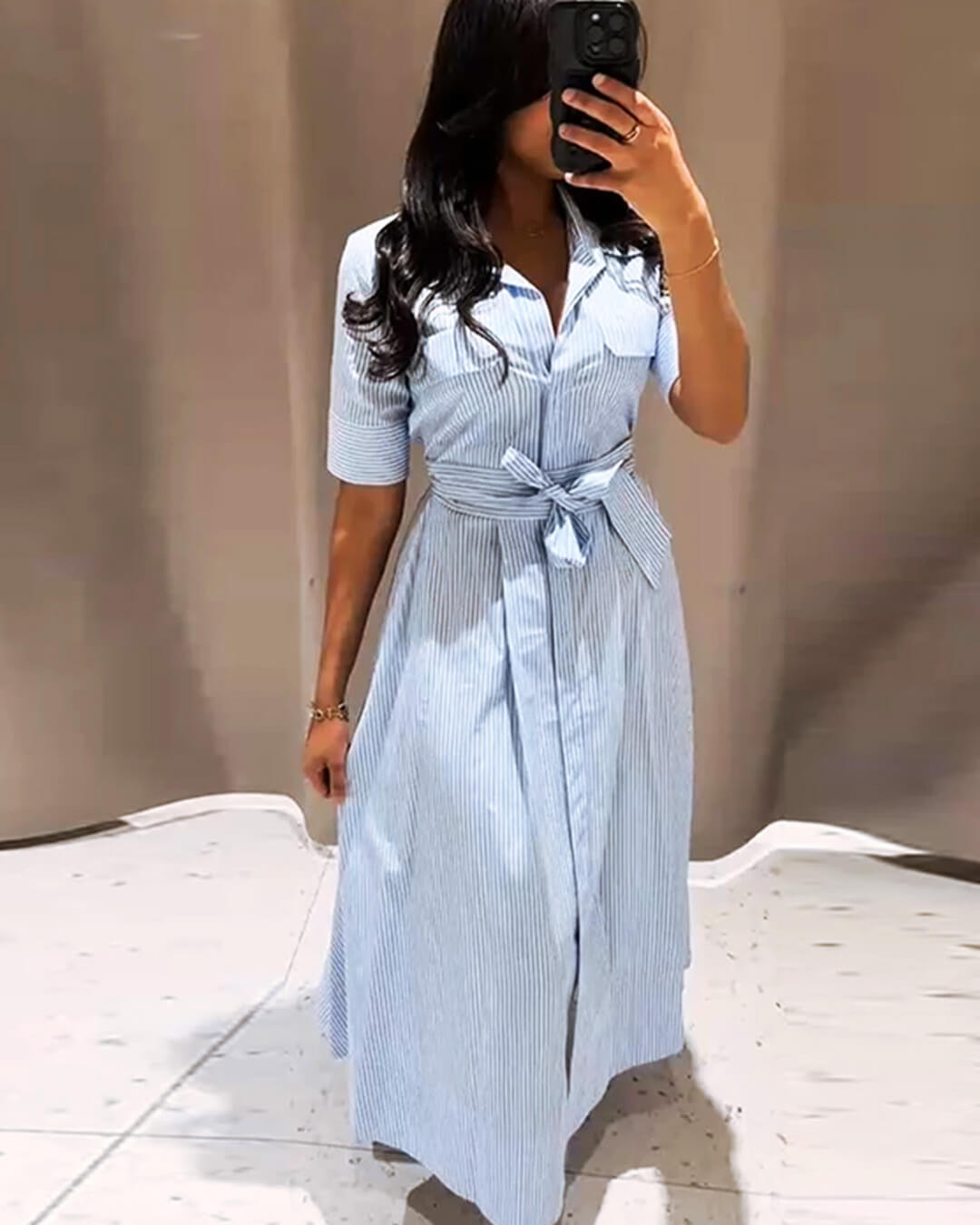 Liv gestreiftes Maxikleid mit Schnürkragen
