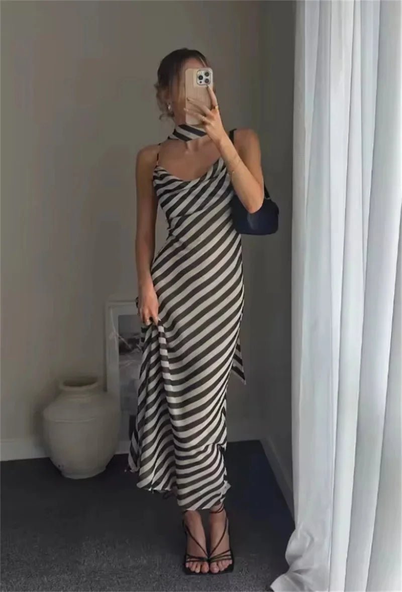 Lola Gestreiftes Maxikleid mit Schaldesign