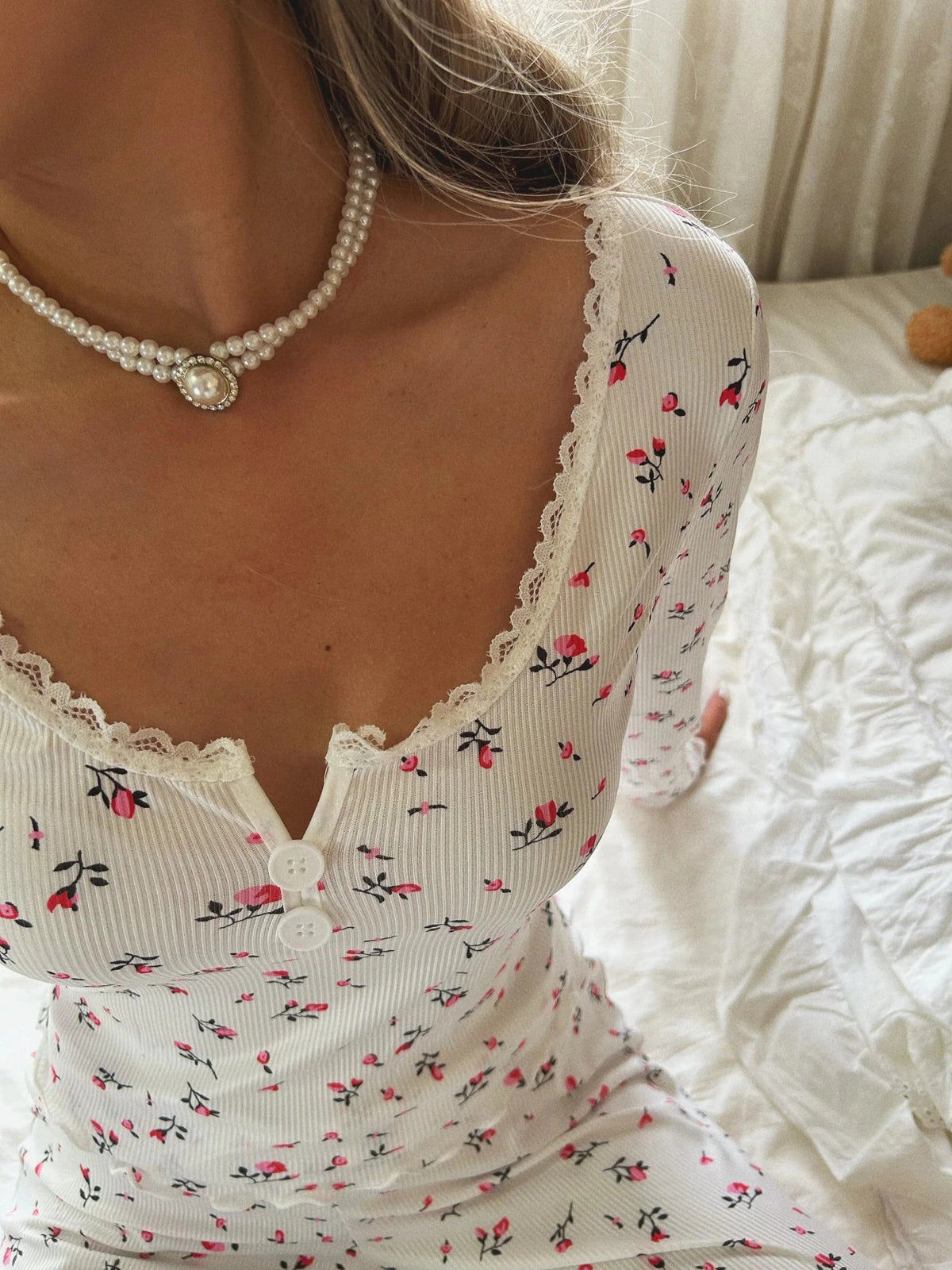Geblümtes Pyjama-Set mit langen Ärmeln