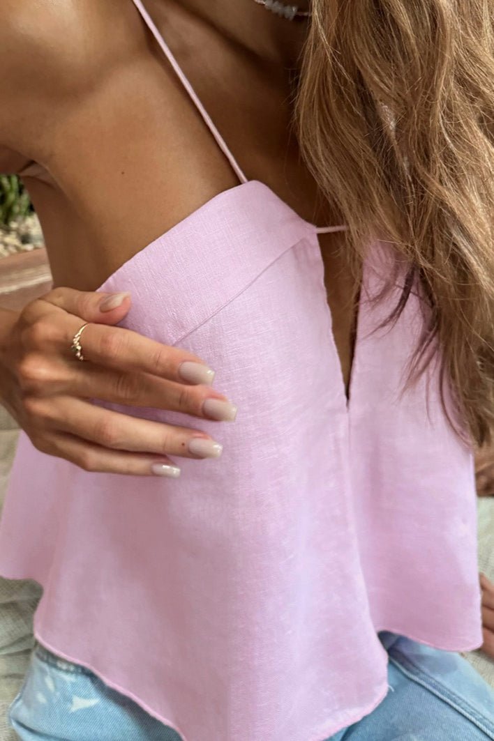 Lockeres Crop-Top mit Cut-outs und Trägern