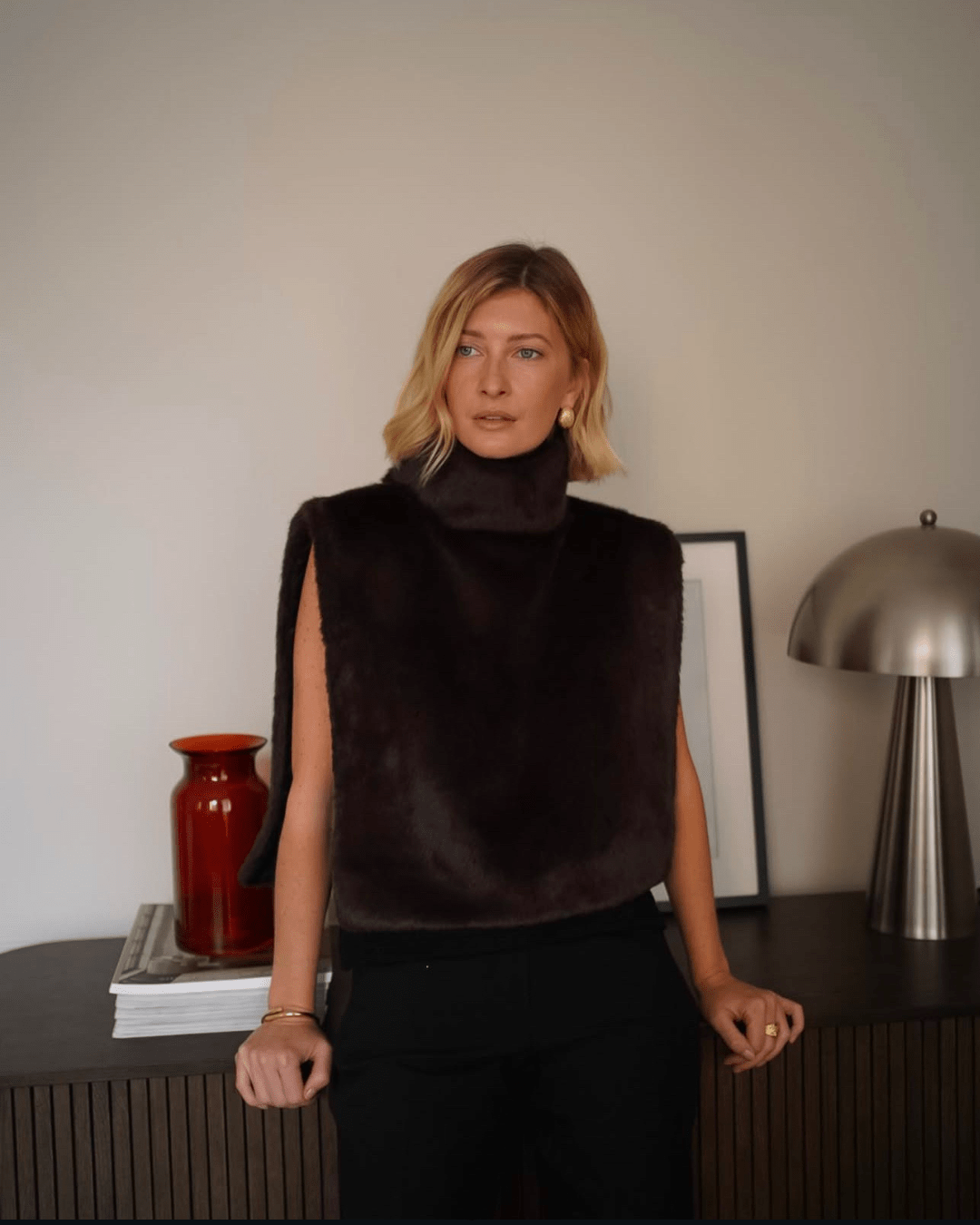 Lorna Weste aus Kunstpelz mit Rollkragen