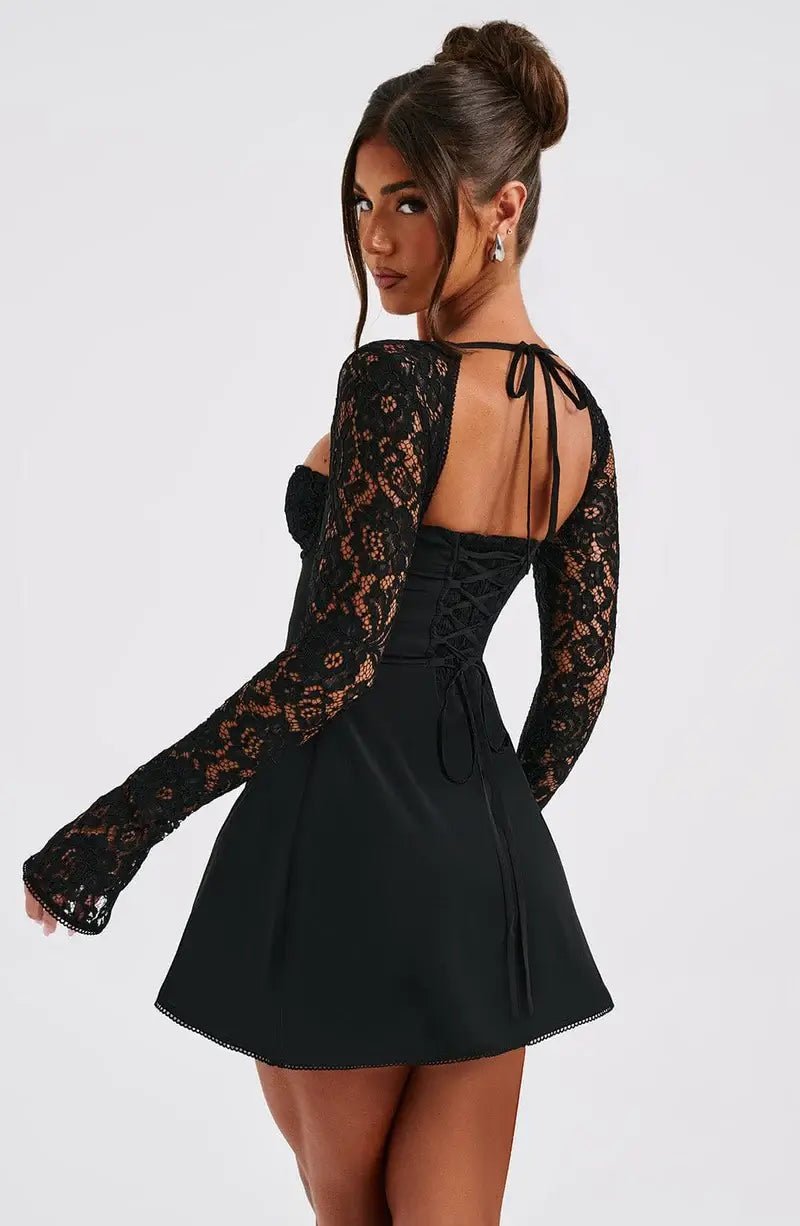 Louises Minikleid mit Spitzendetails