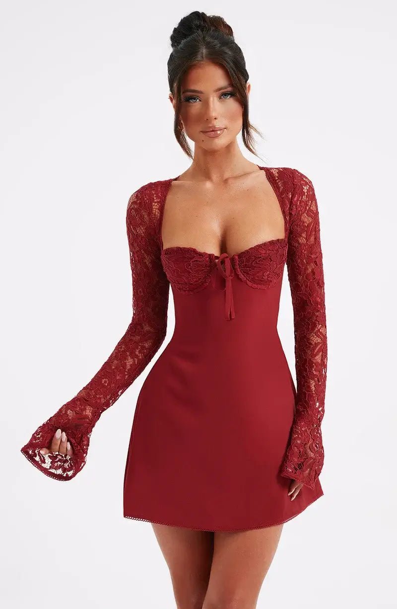 Louises Minikleid mit Spitzendetails
