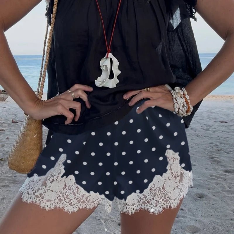 Lucy Satinshorts mit Spitze und Polka-Dots