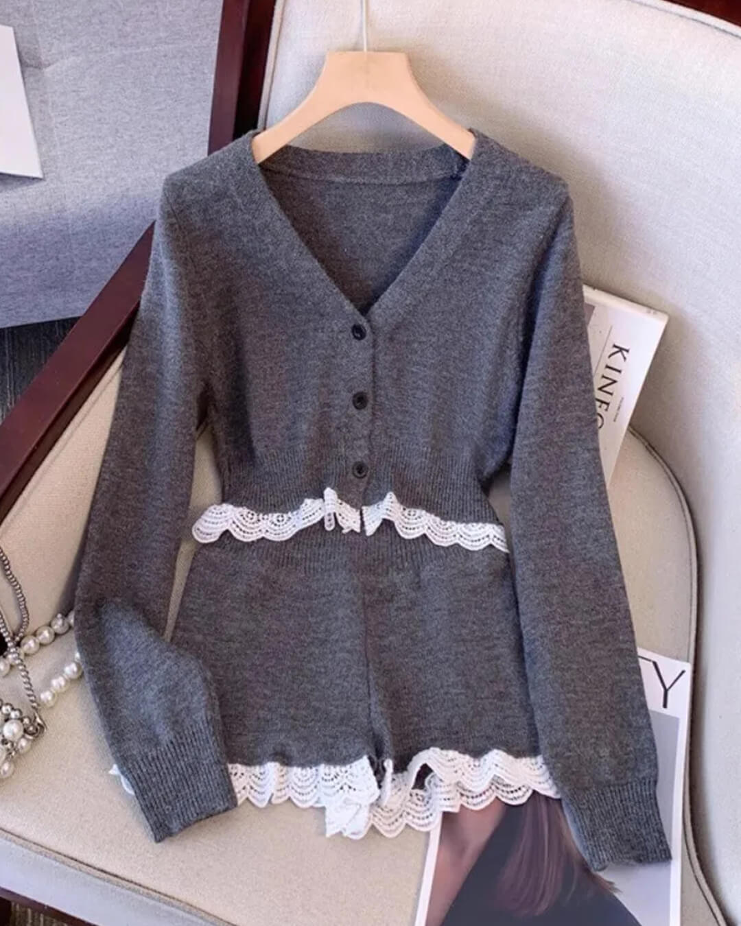 Lucy Cardigan-Shorts-Set mit Spitzenbesatz