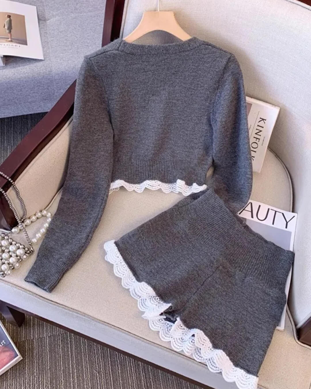 Lucy Cardigan-Shorts-Set mit Spitzenbesatz