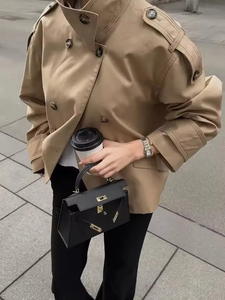 Lucy Kurzer Trenchcoat mit Stehkragen