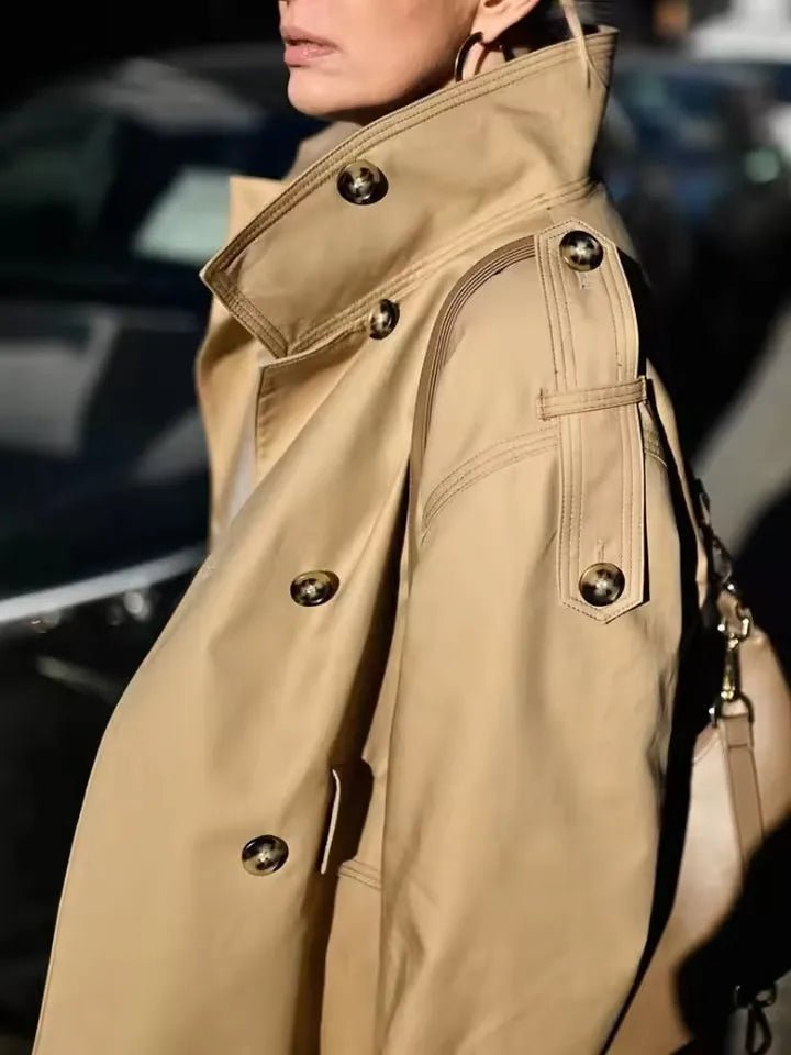 Lucy Kurzer Trenchcoat mit Stehkragen