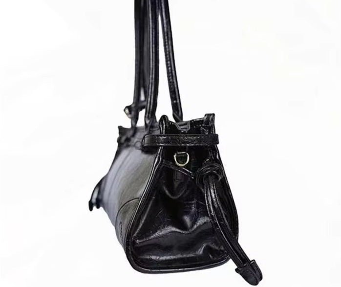 Luna Schultertasche mit Gürteldetail