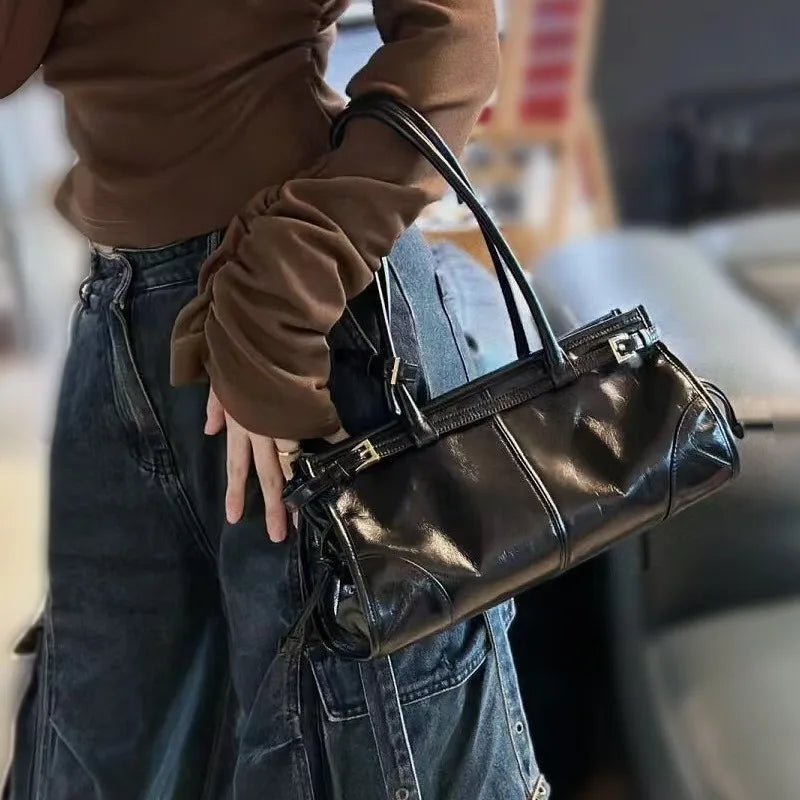 Luna Schultertasche mit Gürteldetail