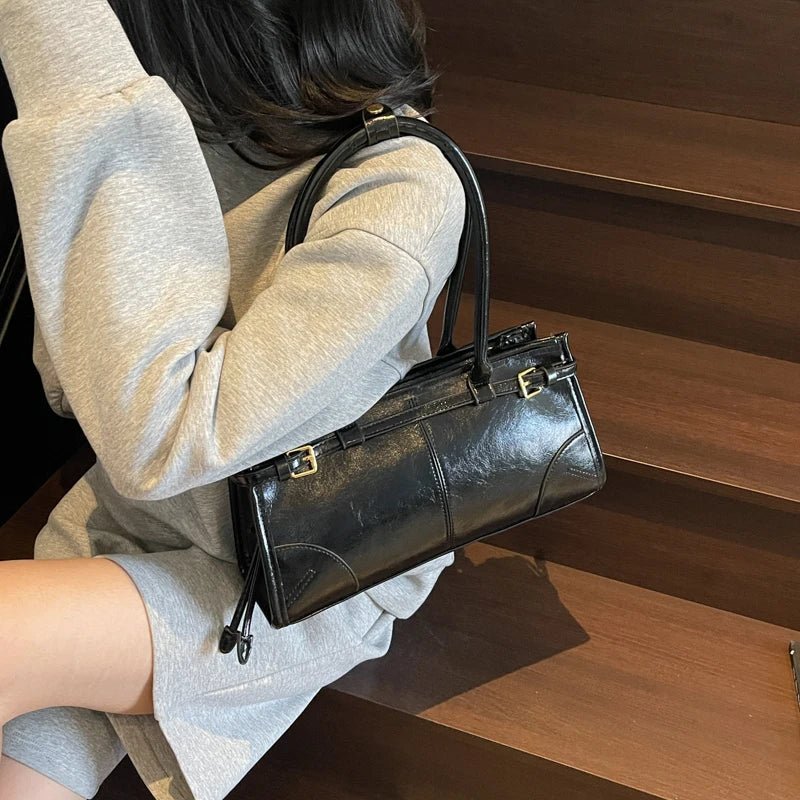 Luna Schultertasche mit Gürteldetail