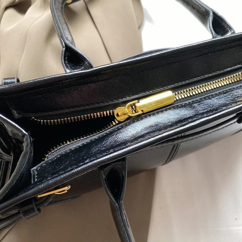 Luna Schultertasche mit Gürteldetail