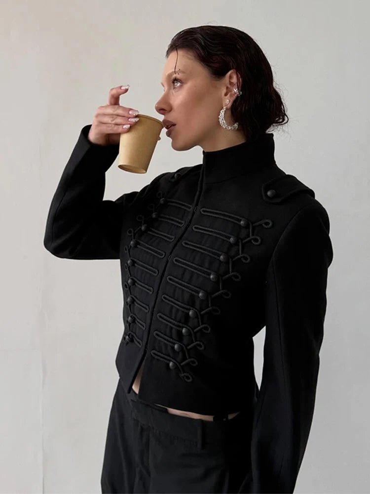 Mariella Jacke im Napoleon-Stil