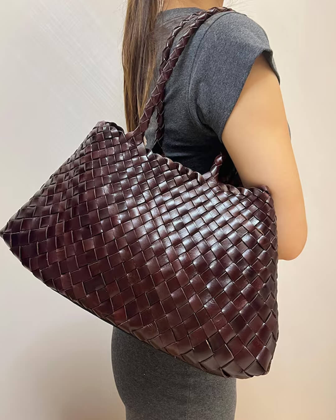 Marissa geflochtene Tasche aus veganem Leder, mittel
