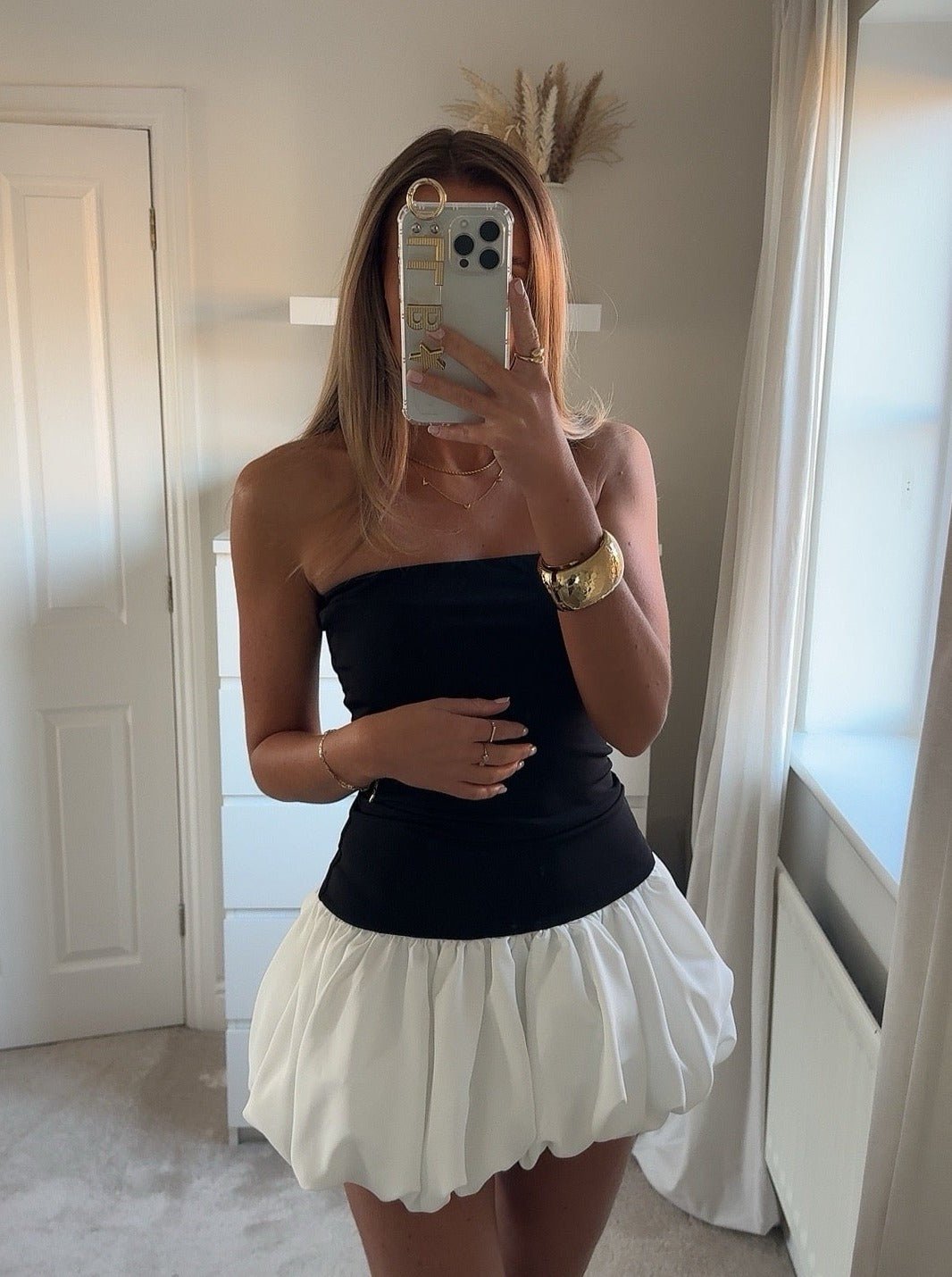 Maurie Kleid mit tiefer Taille und Ballonsaum