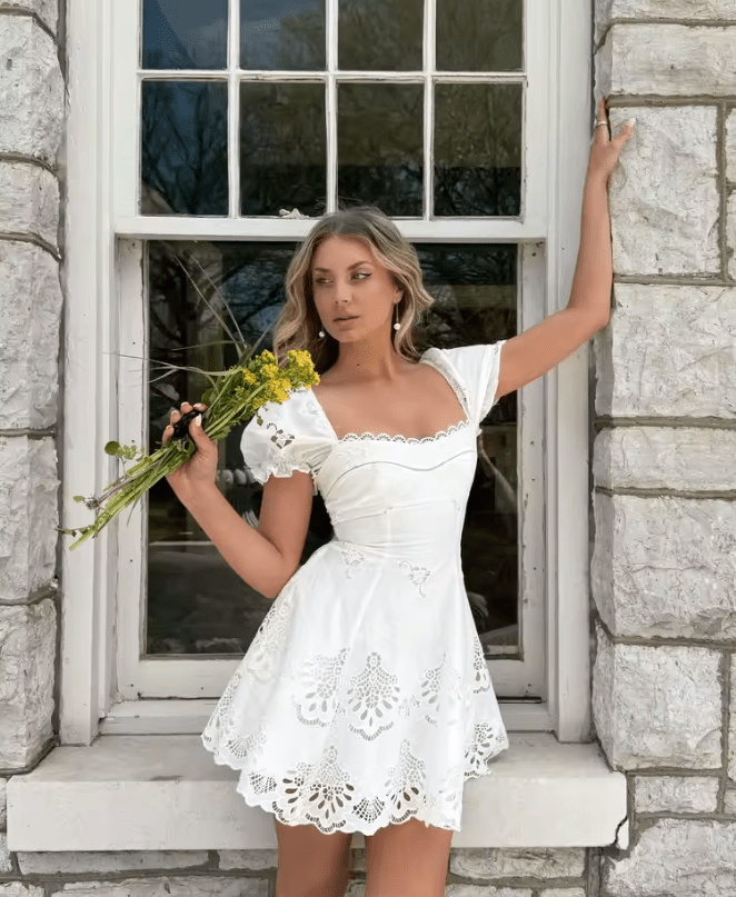 Melina Spitzenminikleid mit Lochmuster