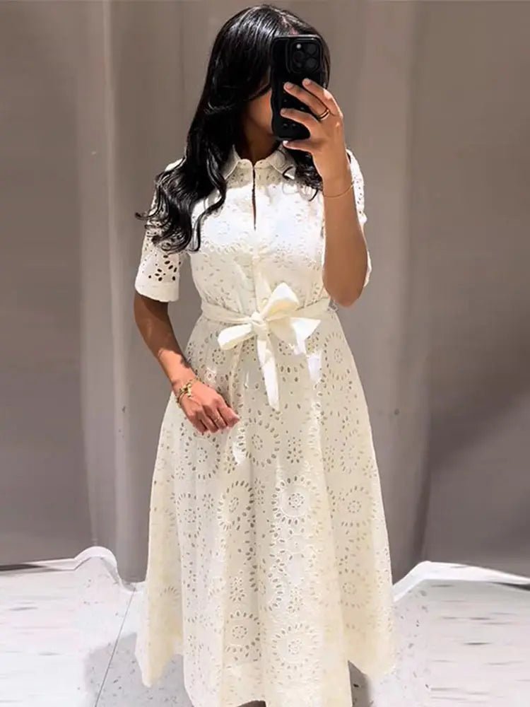 Merida besticktes Midikleid mit Gürtel