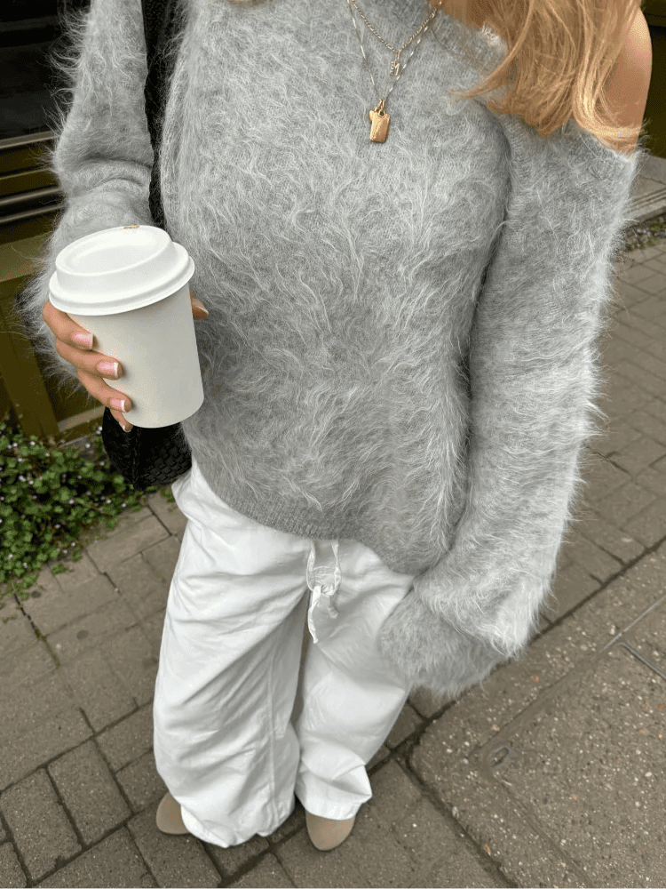 Meryl Weicher Strickpullover mit schulterfreiem Ausschnitt