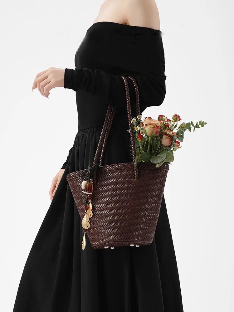Meryl Geflochtene Beuteltasche mit Täschchen
