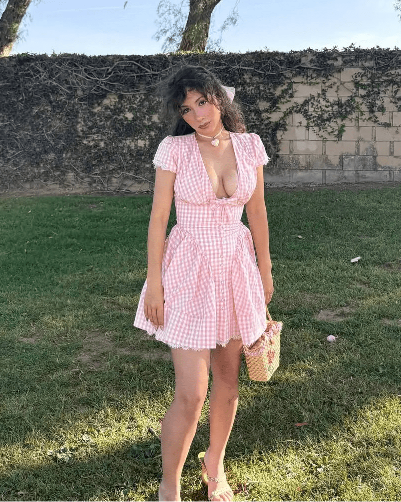 Mia Minikleid mit Schleife und V-Ausschnitt