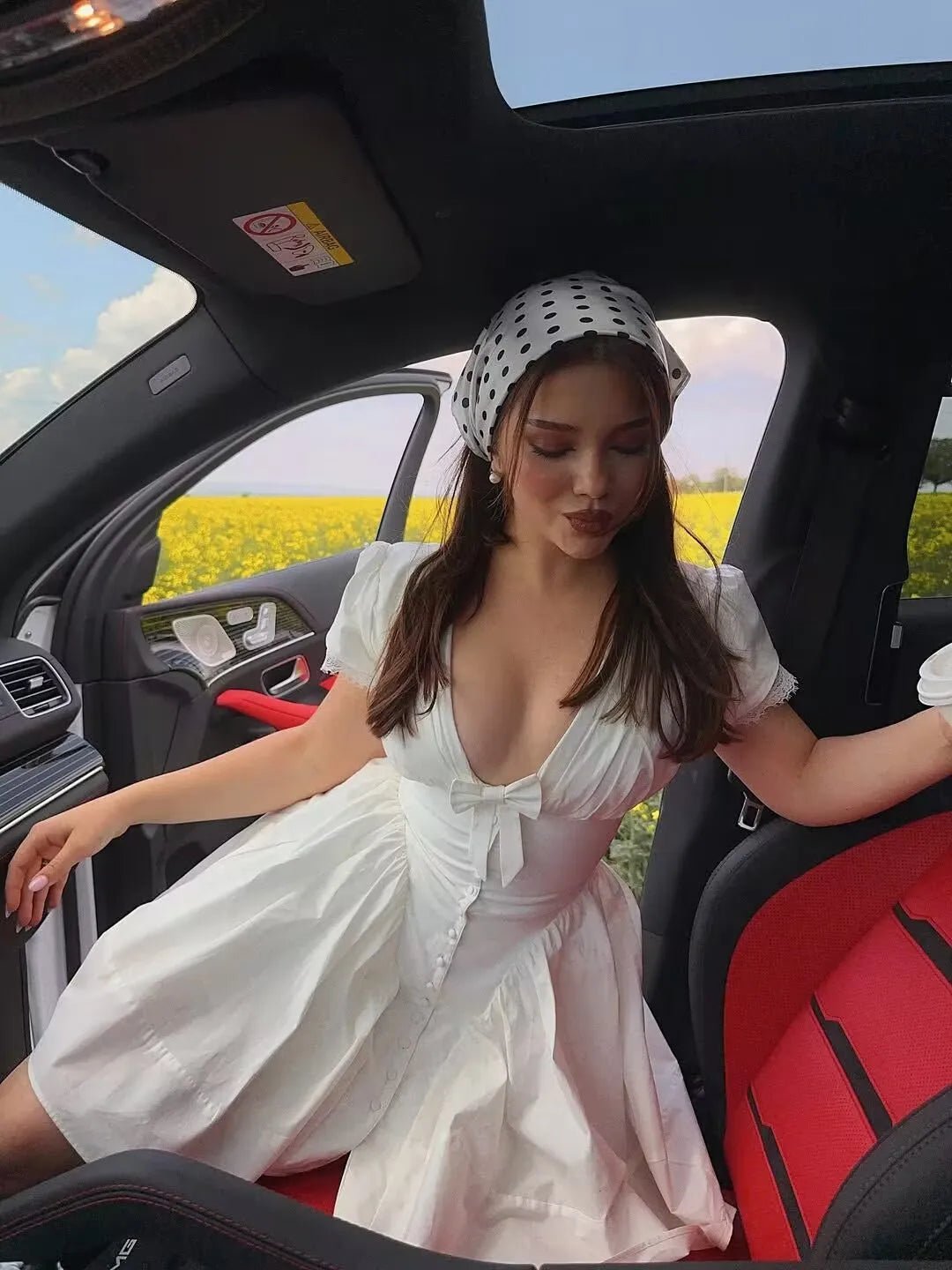 Mia Minikleid mit Schleife und V-Ausschnitt