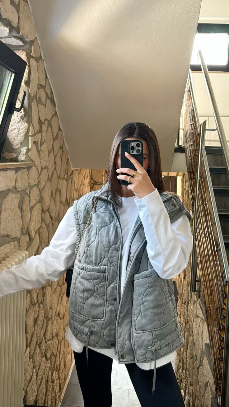 Micah Weste mit Stehkragen und Taschen
