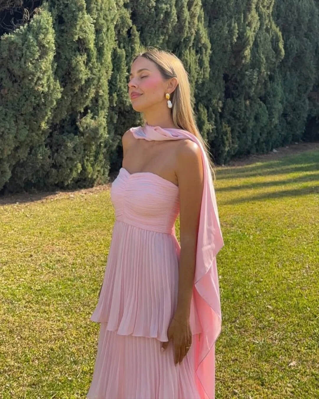 Michelle trägerloses, plissiertes Maxikleid mit Stufen